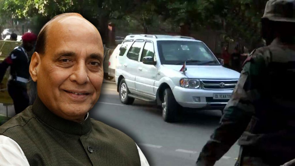 CDS बिपिन रावत के परिवार से मिले रक्षा मंत्री राजनाथ सिंह, हादसे के बारे में दी जानकारी